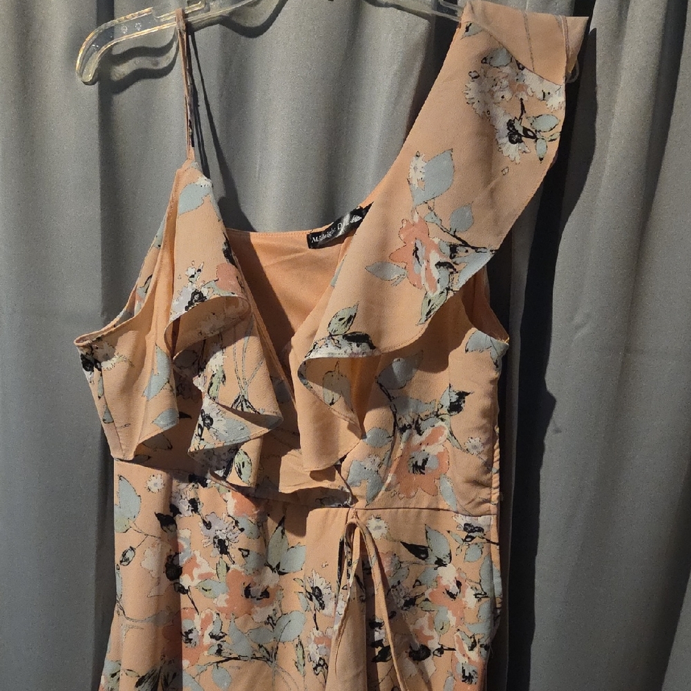 Elegant One-Shoulder Floral Dress in Peach by [Brand]